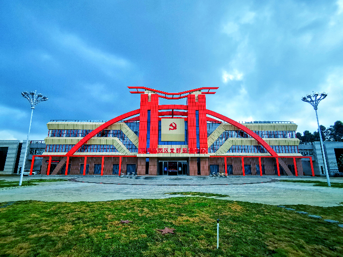 01、▲体现“鲲鹏展翅”和“旭日东升”的中心大楼.jpg